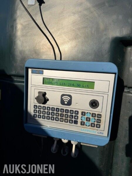 Kingspan dieseltank med pumpe / 5000L - Implemento para Maquinaria de construcción: foto 2 Kingspan dieseltank med pumpe / 5000L - Implemento para Maquinaria de construcción: foto 2