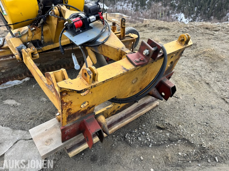 Skjær med feste til veghøvel og traktor - Implemento para Maquinaria de construcción: foto 2 Skjær med feste til veghøvel og traktor - Implemento para Maquinaria de construcción: foto 2