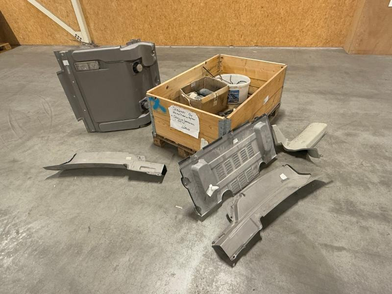 Volvo/Kobelco Paneler, Deksler og kabler - Implemento para Maquinaria de construcción: foto 1 Volvo/Kobelco Paneler, Deksler og kabler - Implemento para Maquinaria de construcción: foto 1