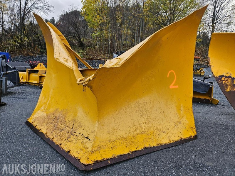 Eldre Spissplog / Snøplog - Maquinaria agrícola: foto 1 Eldre Spissplog / Snøplog - Maquinaria agrícola: foto 1