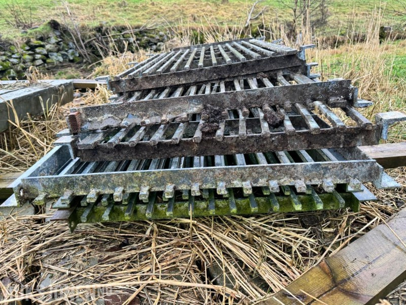 Firkantstålrister / gjødselrister for storfe - 3 stk på 1,2 meter og 5 stk på 2,4 meter - Maquinaria agrícola: foto 2 Firkantstålrister / gjødselrister for storfe - 3 stk på 1,2 meter og 5 stk på 2,4 meter - Maquinaria agrícola: foto 2