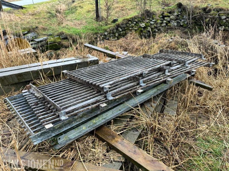 Firkantstålrister / gjødselrister for storfe - 3 stk på 1,2 meter og 5 stk på 2,4 meter - Maquinaria agrícola: foto 1 Firkantstålrister / gjødselrister for storfe - 3 stk på 1,2 meter og 5 stk på 2,4 meter - Maquinaria agrícola: foto 1