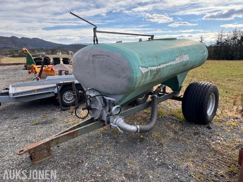 Moi Doff X-3 gjødselvogn - med 500 hjul - 3000 liter - Maquinaria agrícola: foto 1 Moi Doff X-3 gjødselvogn - med 500 hjul - 3000 liter - Maquinaria agrícola: foto 1