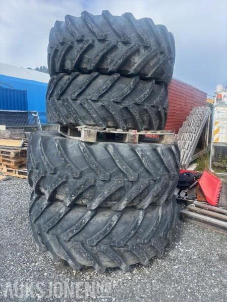 Trelleborg TM800 hjulsett – piggdekk til Valtra T-serie - Maquinaria agrícola: foto 1 Trelleborg TM800 hjulsett – piggdekk til Valtra T-serie - Maquinaria agrícola: foto 1