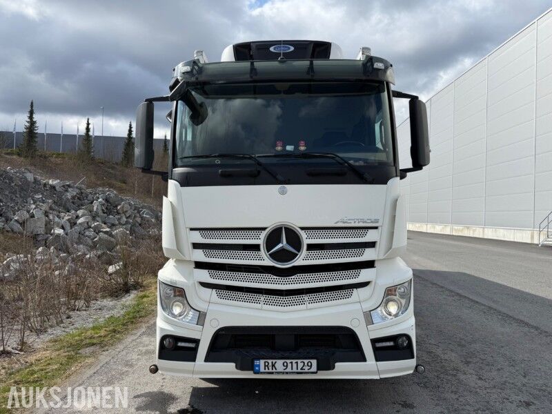 Mercedes Benz Actros 2551 21-paller kjøl/frysebil, ryggekamera, automat, EU, 4 nye dekk, Euro 6 - Camión caja cerrada: foto 2 Mercedes Benz Actros 2551 21-paller kjøl/frysebil, ryggekamera, automat, EU, 4 nye dekk, Euro 6 - Camión caja cerrada: foto 2