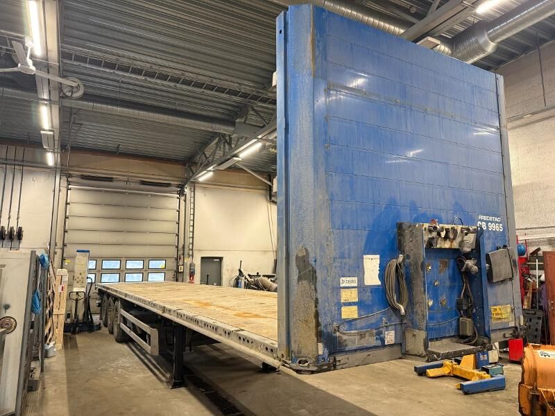 Schmitz Cargobull SCB*S3T – 3-aksla flaktralle / flatbed med bakløft - Nylig Eu-godkjent - Remolque: foto 3 Schmitz Cargobull SCB*S3T – 3-aksla flaktralle / flatbed med bakløft - Nylig Eu-godkjent - Remolque: foto 3