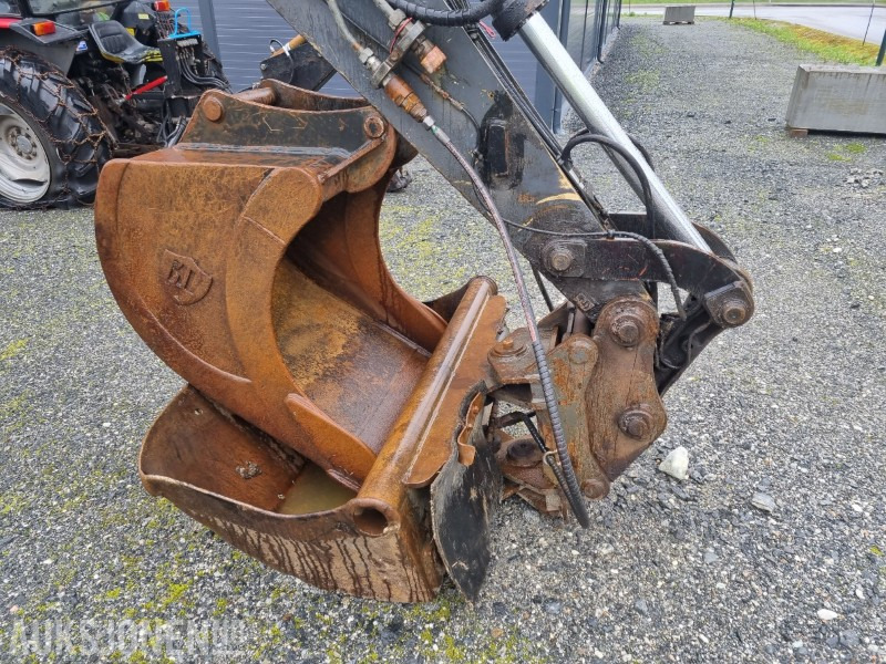 Terex TC75- Terex TC75 - hydraulisk puss, graveskuffe, skjær, to-delt bom. - Excavadora: foto 2 Terex TC75- Terex TC75 - hydraulisk puss, graveskuffe, skjær, to-delt bom. - Excavadora: foto 2