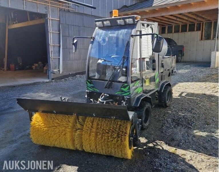 2024 FODIT FT-130 - REDSKAPSBÆRER - KOST - SNØFRES - 300L VANNTANK - Vehículo municipal: foto 1 2024 FODIT FT-130 - REDSKAPSBÆRER - KOST - SNØFRES - 300L VANNTANK - Vehículo municipal: foto 1