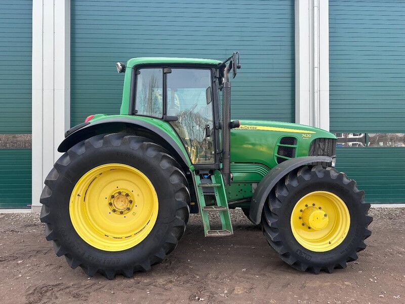 John Deere 7430 PowerQuad - Good tyres - Tractor: foto 4 John Deere 7430 PowerQuad - Good tyres - Tractor: foto 4