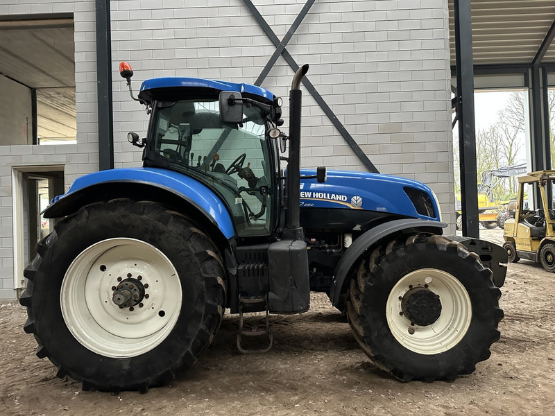 New Holland T7.250 - Tractor: foto 4 New Holland T7.250 - Tractor: foto 4