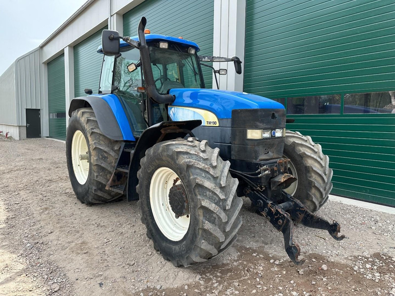 New Holland TM 190 - Tractor: foto 2 New Holland TM 190 - Tractor: foto 2