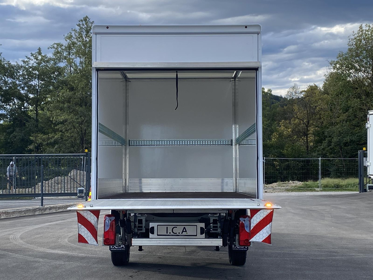 Furgoneta nuevo MAN TGE 3.180 RS4490 1+2, 180PS, 2.0L | ALU-BOX 4200mm + LADERAMPE: foto 16
