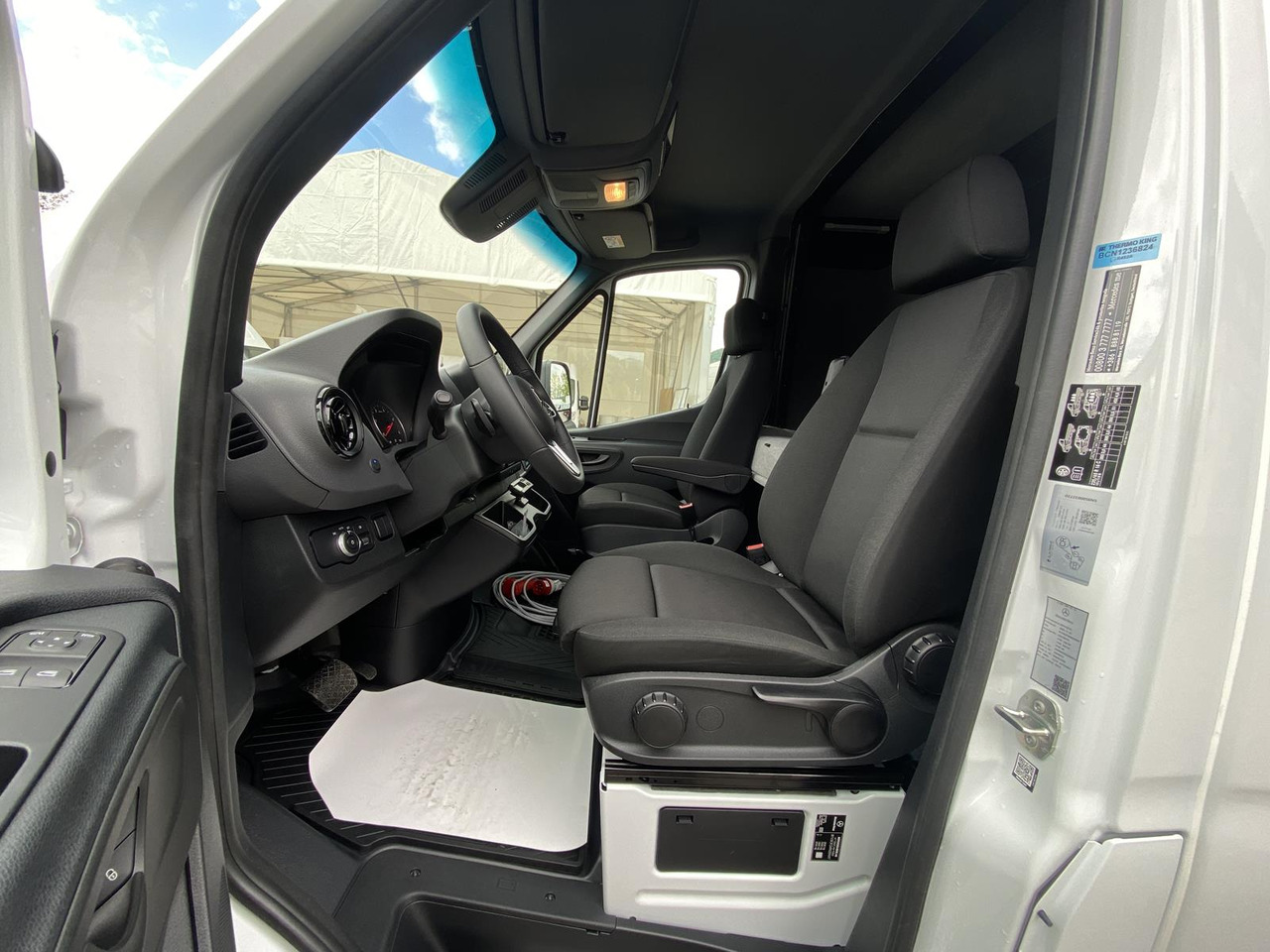 Leasing financiero de MERCEDES BENZ SPRINTER  317 CDI | DOPPELREGIME TIEFKÜHLKOFFER + BACKSLEEPER leasing MERCEDES BENZ SPRINTER  317 CDI | DOPPELREGIME TIEFKÜHLKOFFER + BACKSLEEPER: foto 13