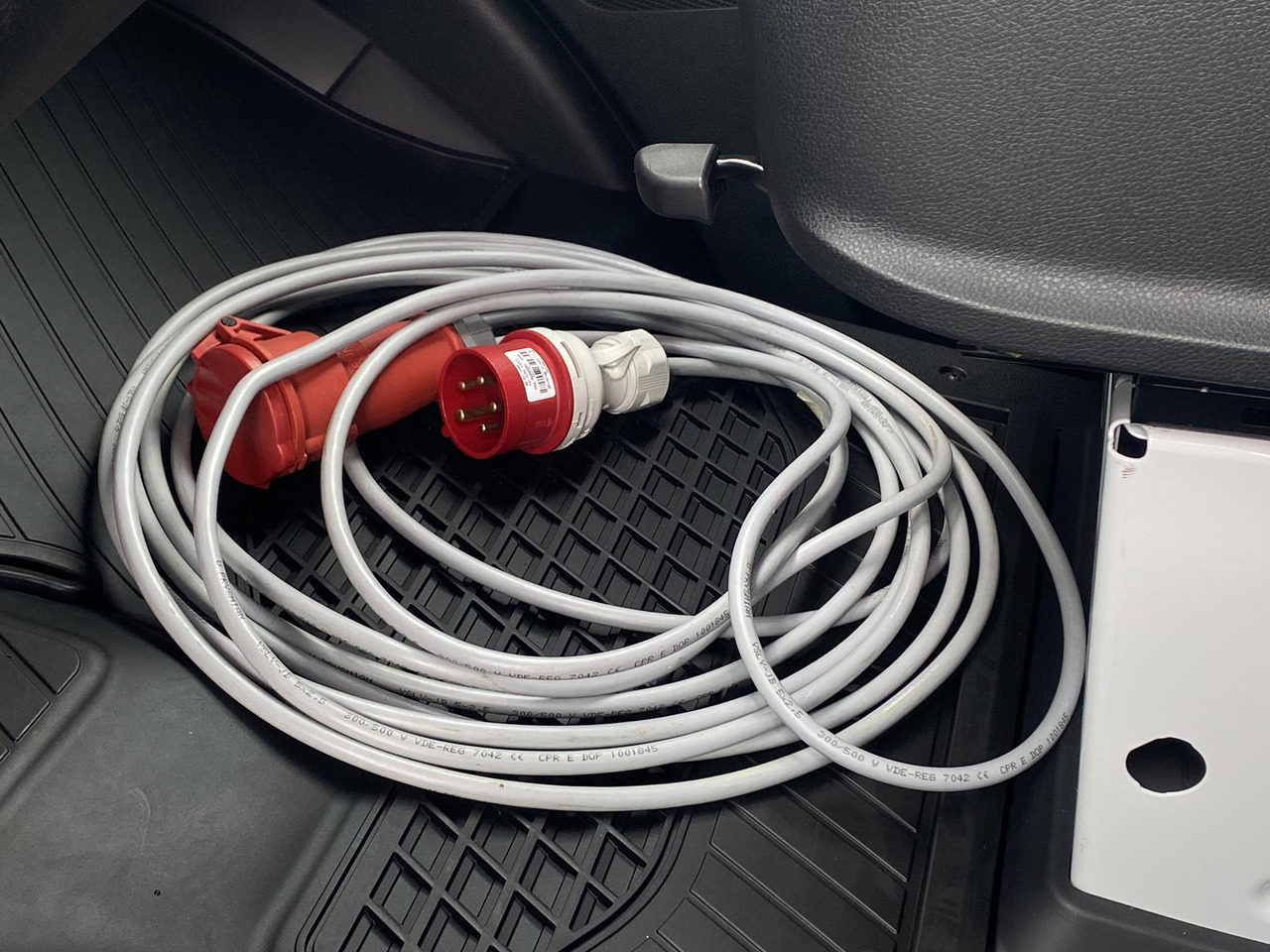 Leasing financiero de MERCEDES BENZ SPRINTER  317 CDI | DOPPELREGIME TIEFKÜHLKOFFER + BACKSLEEPER leasing MERCEDES BENZ SPRINTER  317 CDI | DOPPELREGIME TIEFKÜHLKOFFER + BACKSLEEPER: foto 12