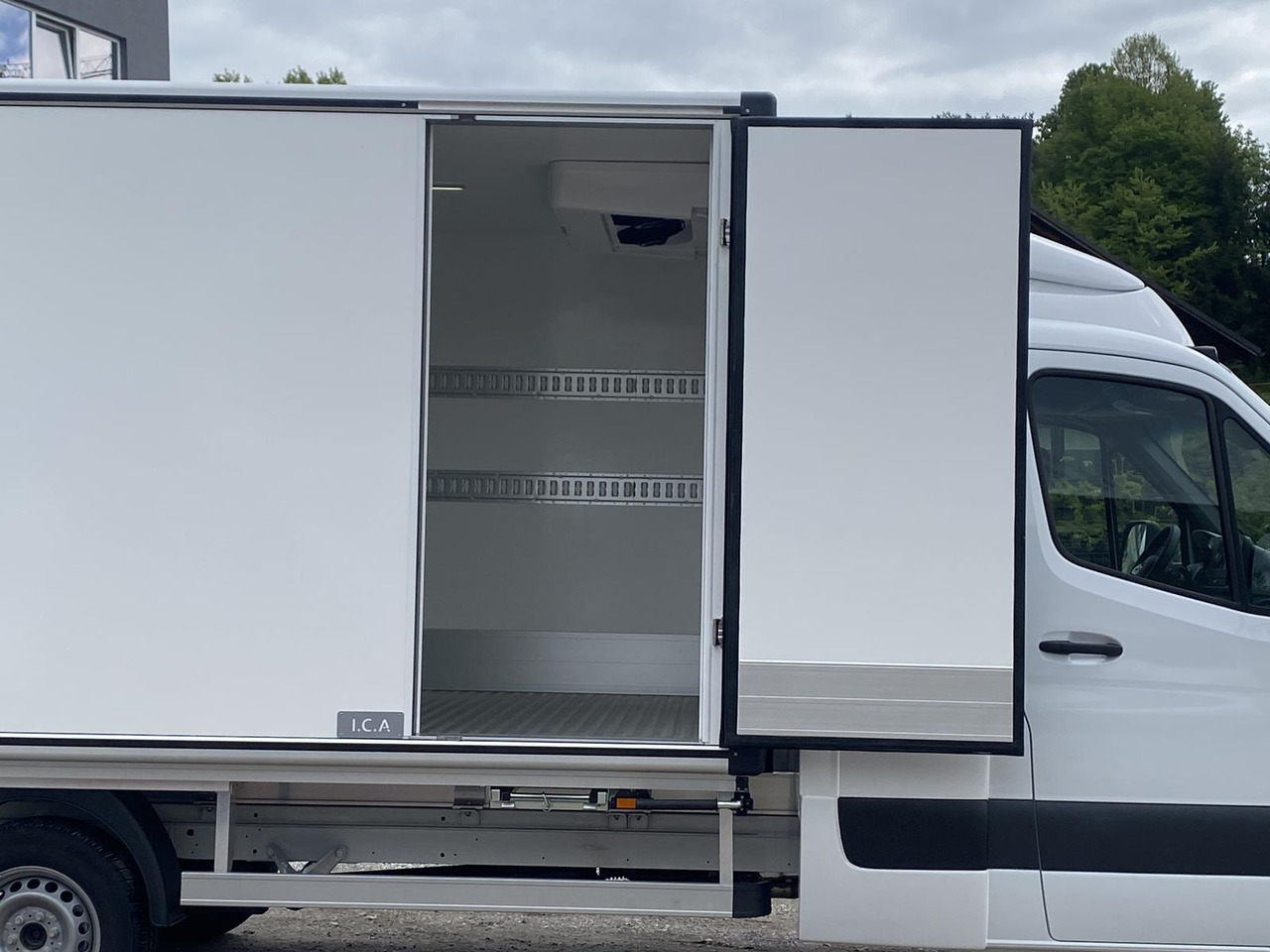 MERCEDES BENZ SPRINTER 317 CDI | DOPPELREGIME TIEFKÜHLKOFFER + BACKSLEEPER - Frigorífico furgoneta: foto 3 MERCEDES BENZ SPRINTER 317 CDI | DOPPELREGIME TIEFKÜHLKOFFER + BACKSLEEPER - Frigorífico furgoneta: foto 3