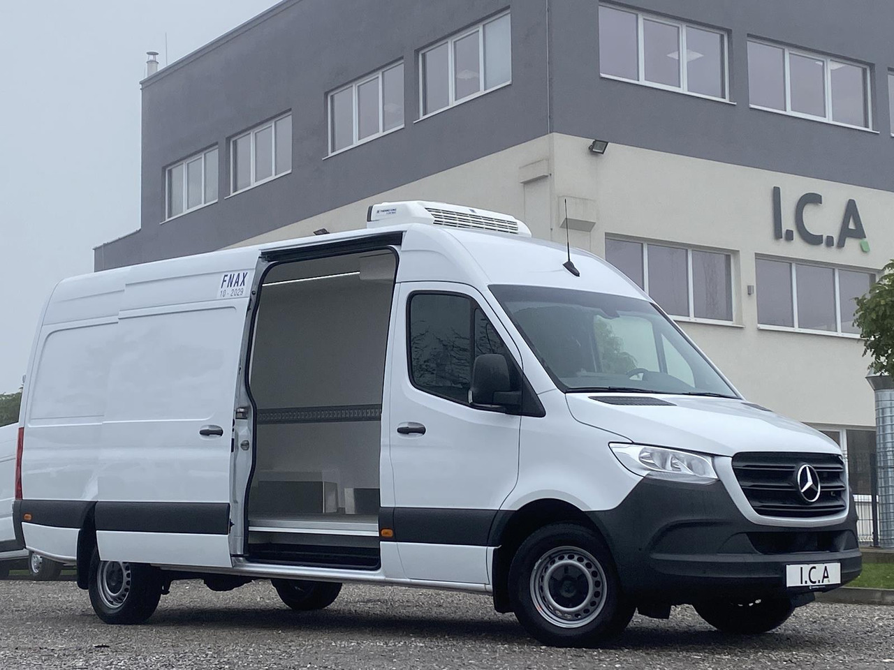 MERCEDES-BENZ SPRINTER 317 CDI L4H3 170PS AUTOMATIK FRISCHDIENST + KONVEKTA FK 3022 12-220V - Frigorífico furgoneta: foto 1 MERCEDES-BENZ SPRINTER 317 CDI L4H3 170PS AUTOMATIK FRISCHDIENST + KONVEKTA FK 3022 12-220V - Frigorífico furgoneta: foto 1