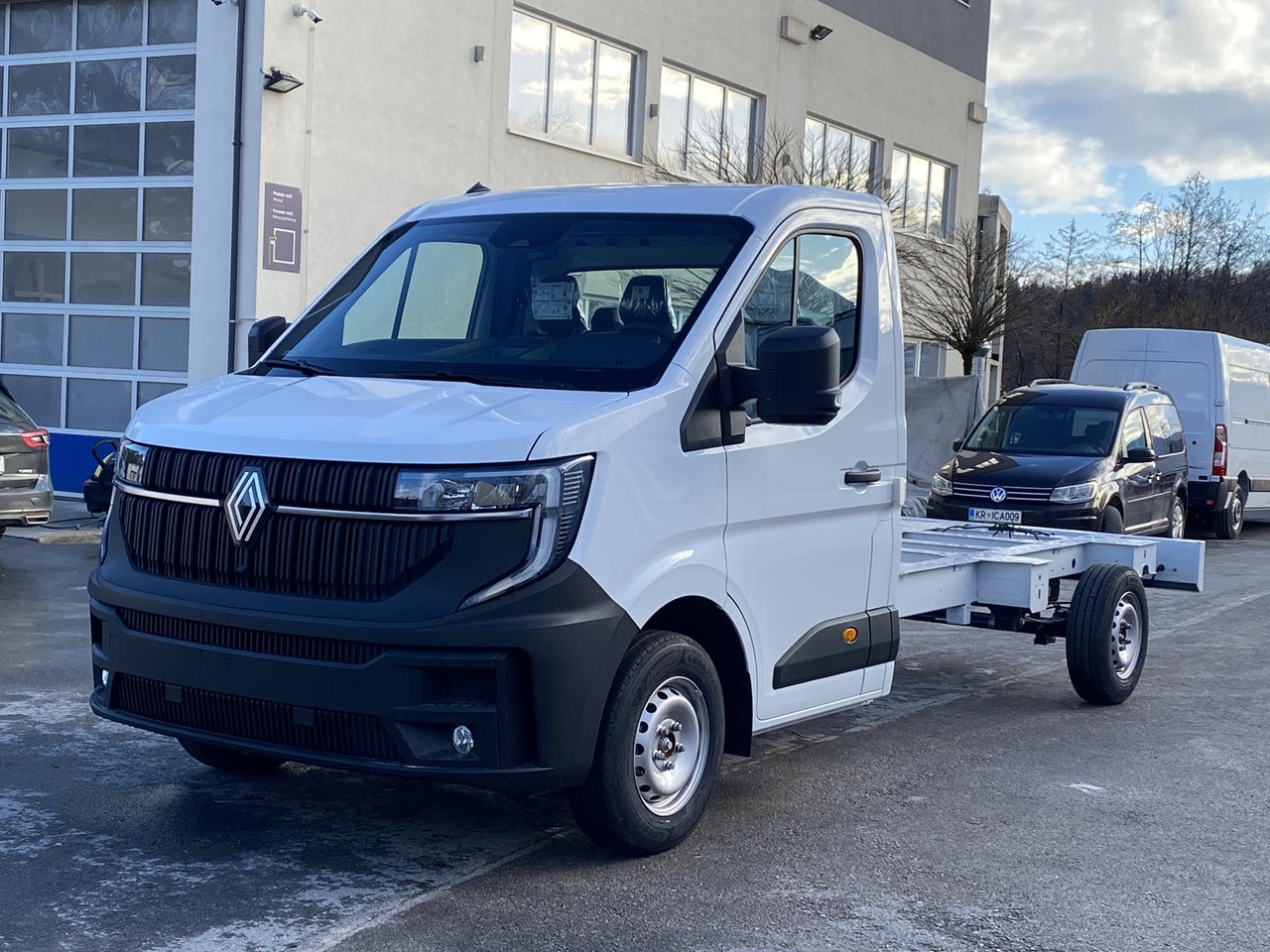 RENAULT NEW MASTER L3 170PS 1+2 PRITSCHE PLANE 4300MM - Furgoneta con caja de lona: foto 1 RENAULT NEW MASTER L3 170PS 1+2 PRITSCHE PLANE 4300MM - Furgoneta con caja de lona: foto 1