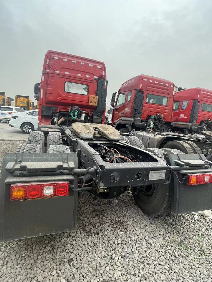 Shacman Slightly Used X3000 X5000 (6*4) Semi Truck Head Tractor Head Tipper Head - Cabeza tractora: foto 4 Shacman Slightly Used X3000 X5000 (6*4) Semi Truck Head Tractor Head Tipper Head - Cabeza tractora: foto 4