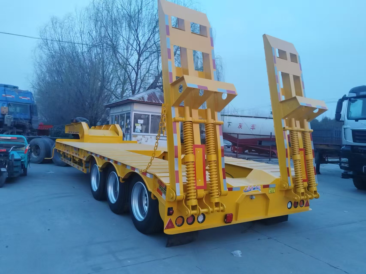 ZHICHENG Semi Flat Bed New or Used Low Bed in Length 8m,10,12m, 14m, 16m - Góndola rebajadas semirremolque: foto 4 ZHICHENG Semi Flat Bed New or Used Low Bed in Length 8m,10,12m, 14m, 16m - Góndola rebajadas semirremolque: foto 4