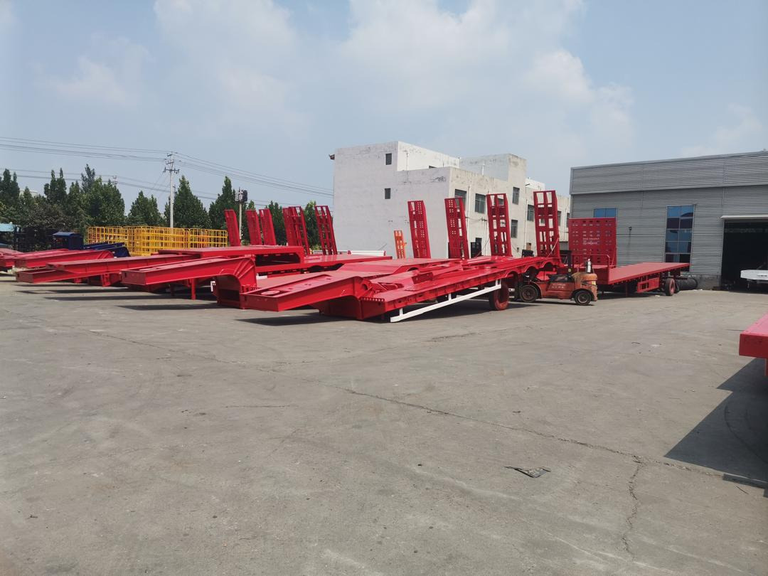 ZHICHENG Semni Flat Bed Low Bed Floater with 3 Axles 4 Axles New or Used 12M 13.75M In High Quality - Góndola rebajadas semirremolque: foto 3 ZHICHENG Semni Flat Bed Low Bed Floater with 3 Axles 4 Axles New or Used 12M 13.75M In High Quality - Góndola rebajadas semirremolque: foto 3