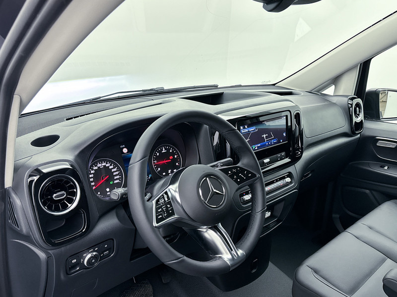 Foto del interior 1: Furgón Mercedes-Benz Vito 116 CDI L2 Select NIEUW Direct Leverbaar Multibeam LED Navigatie Trekhaak Achteruitrijcamera Cruise Control
