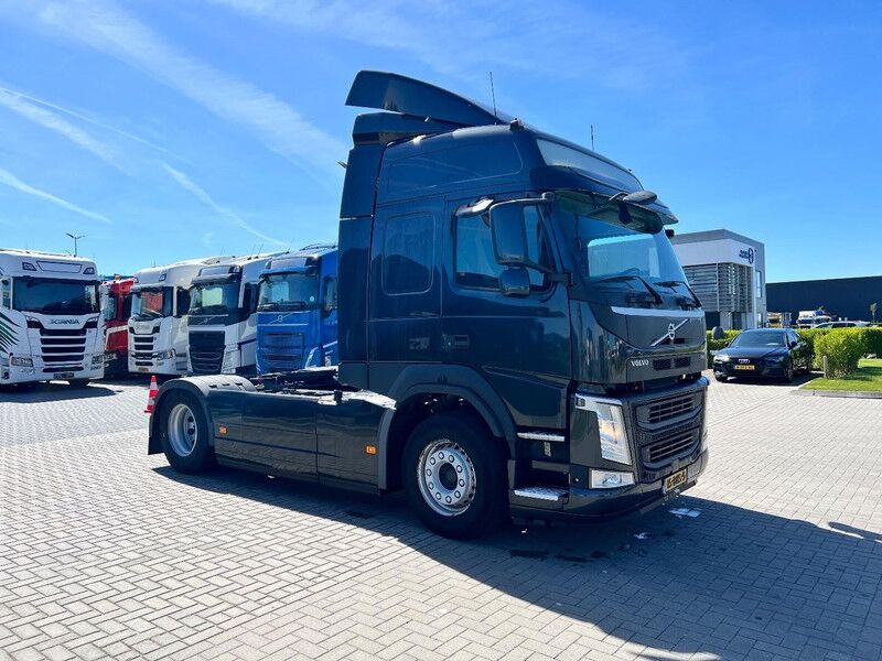 Volvo FM 370 4x2 trekker Globetrotter / 2x Tank / Full Spoiler - Cabeza tractora: foto 3 Volvo FM 370 4x2 trekker Globetrotter / 2x Tank / Full Spoiler - Cabeza tractora: foto 3