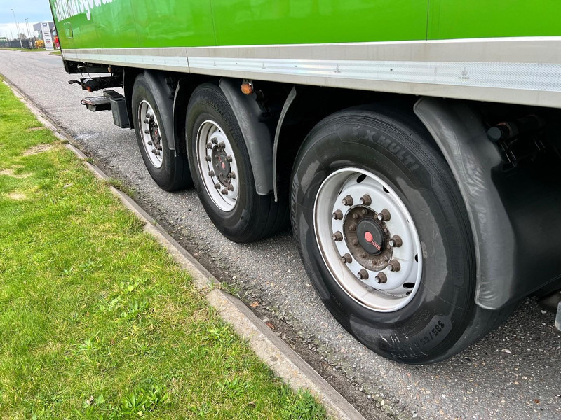 Kögel 3 - assige koeloplegger Lift axle / Carrier Vector 1950 - Frigorífico semirremolque: foto 4 Kögel 3 - assige koeloplegger Lift axle / Carrier Vector 1950 - Frigorífico semirremolque: foto 4