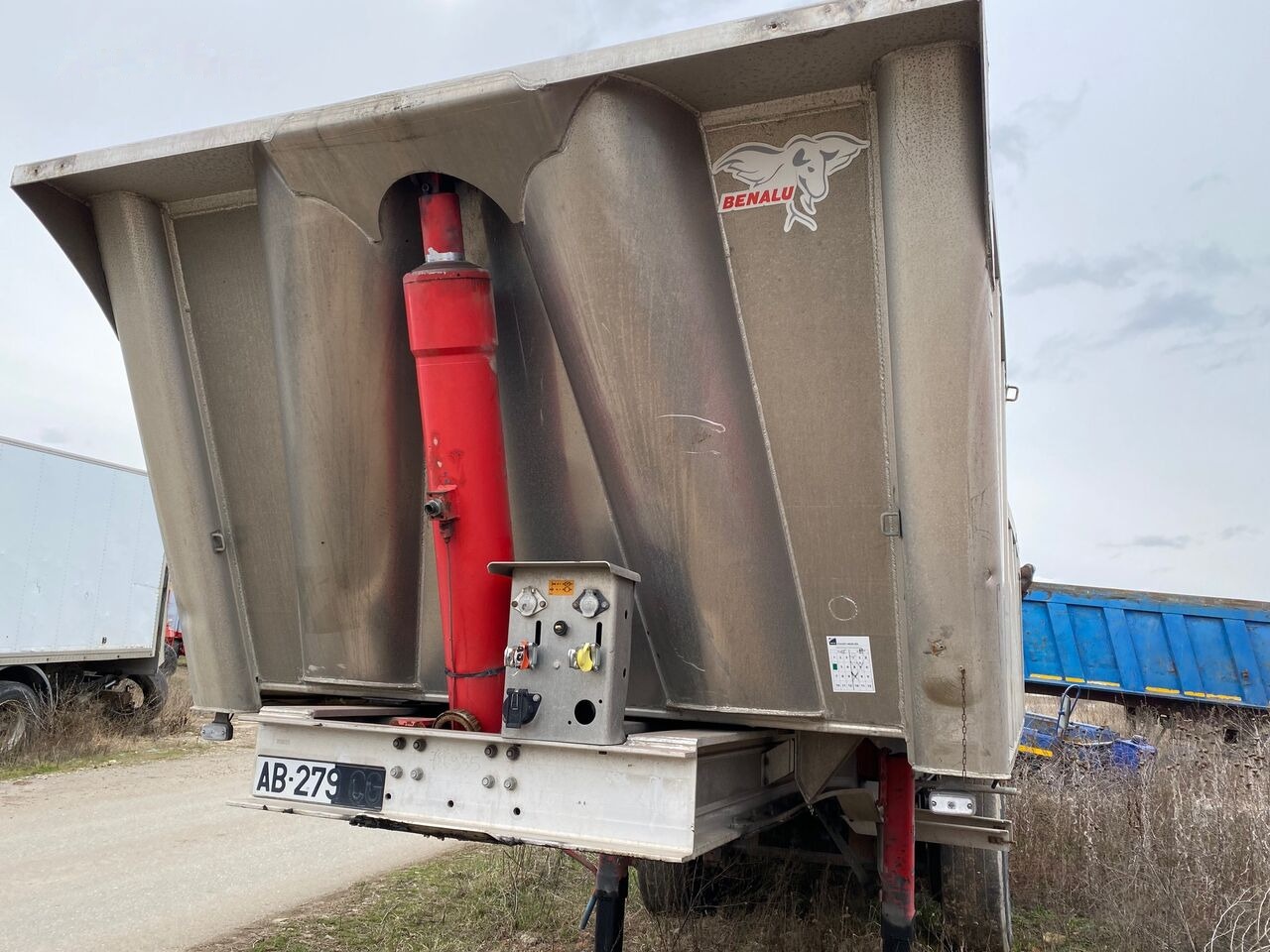 Benalu Bena Basculabila Agregate Aluminiu 2 PIECES AVALABILE - Volquete semirremolque: foto 4 Benalu Bena Basculabila Agregate Aluminiu 2 PIECES AVALABILE - Volquete semirremolque: foto 4