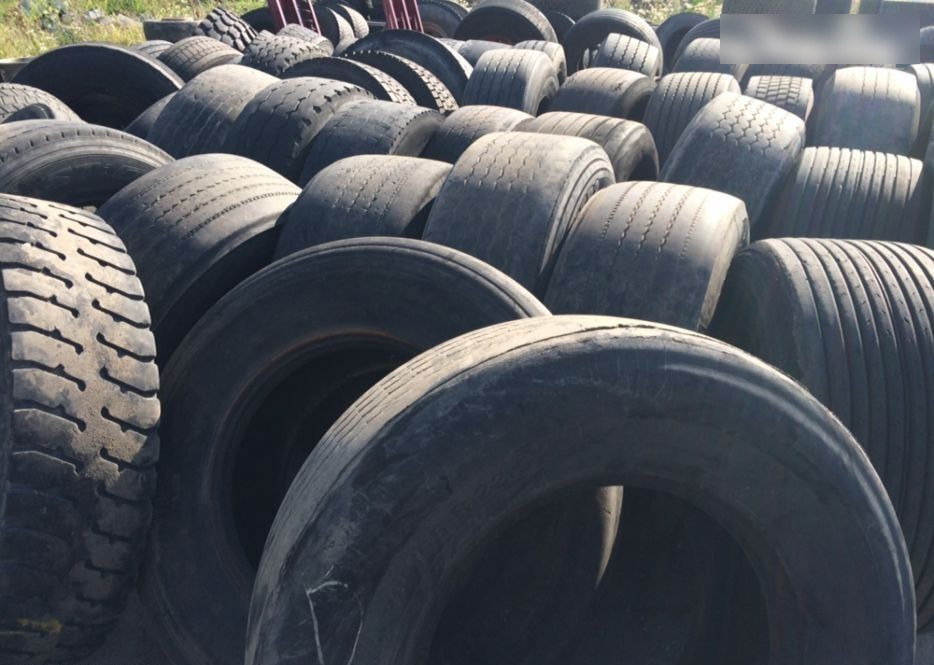 Neumático para Camión Cap tractor/ semiremorca second hand: foto 1