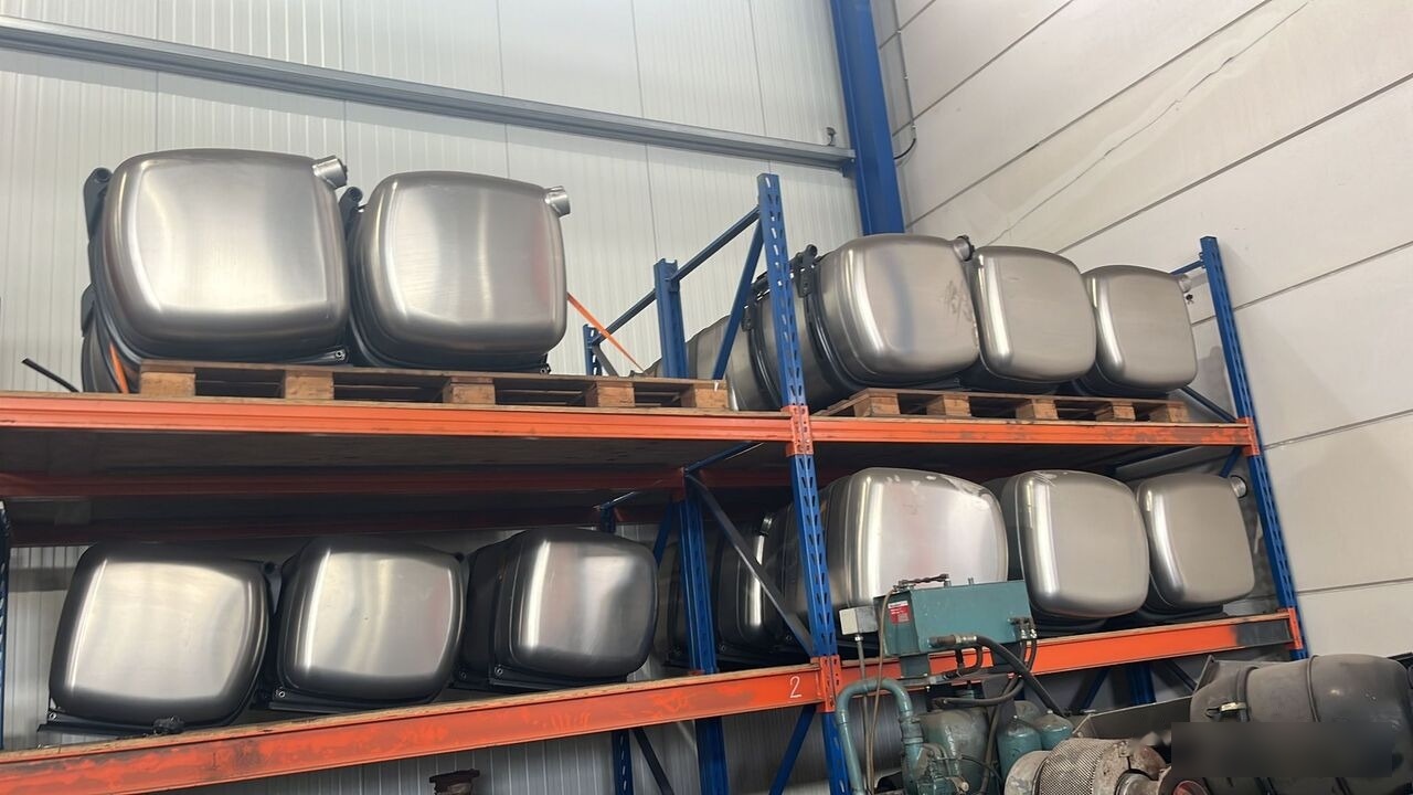 Mercedes-Benz MP4 - Depósito de combustible para Camión: foto 1 Mercedes-Benz MP4 - Depósito de combustible para Camión: foto 1