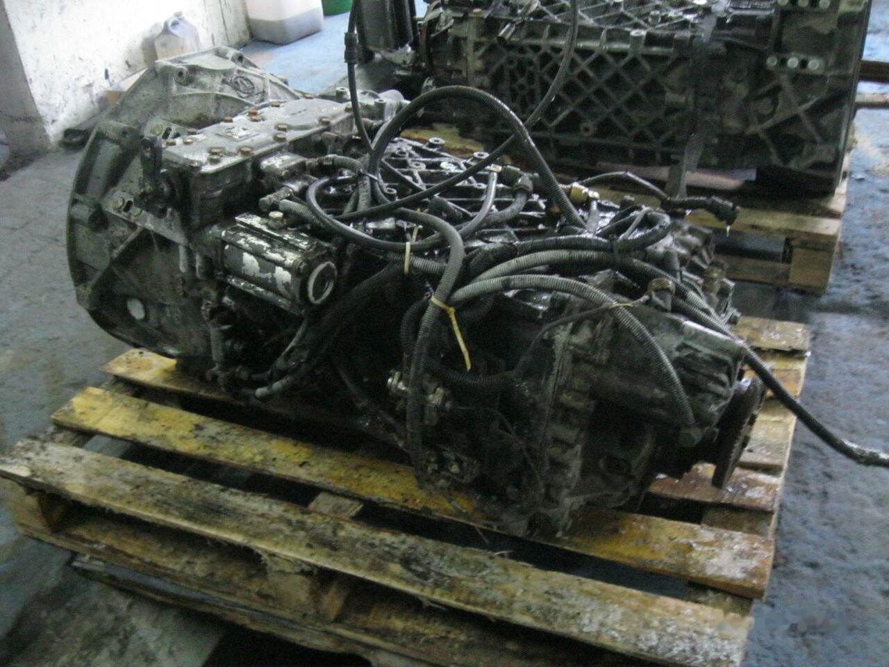 ZF 16S221 DAF XF 95 - Caja de cambios para Camión: foto 2 ZF 16S221 DAF XF 95 - Caja de cambios para Camión: foto 2