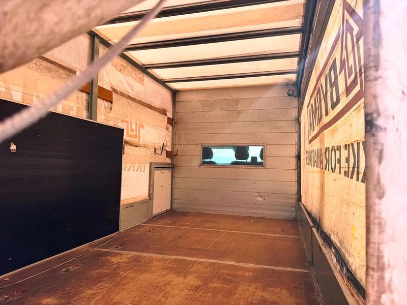 Furgoneta con caja de lona Iveco 35S18 3,0 TDI Aut. Gear. Euro 6. webasto night heater: foto 9 Furgoneta con caja de lona Iveco 35S18 3,0 TDI Aut. Gear. Euro 6. webasto night heater: foto 9