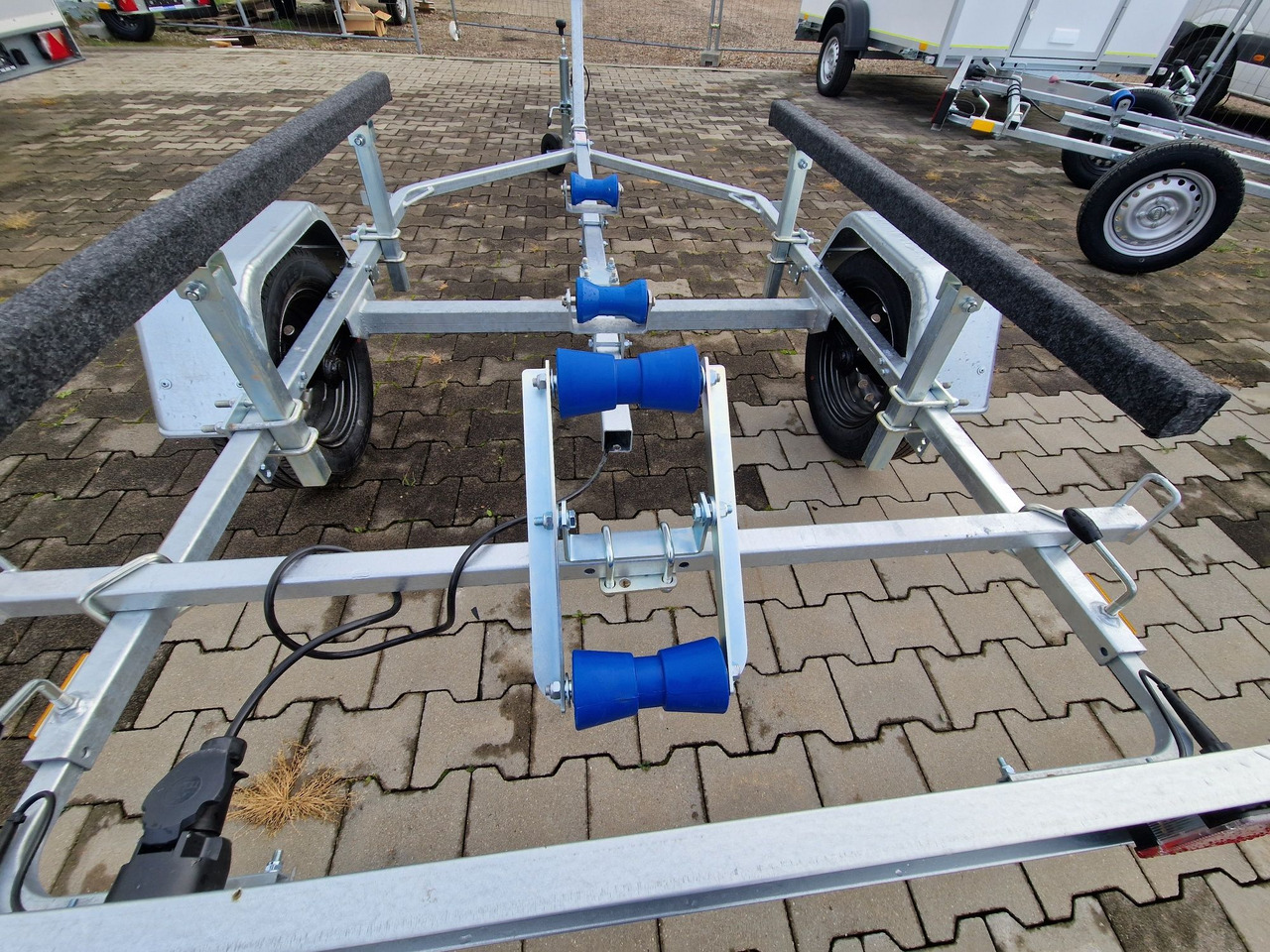 Nowa Przyczepa 2025 Podłodziowa ponton łódź Niewiadów P400 P415 do 6m - Portavehículos remolque: foto 1 Nowa Przyczepa 2025 Podłodziowa ponton łódź Niewiadów P400 P415 do 6m - Portavehículos remolque: foto 1