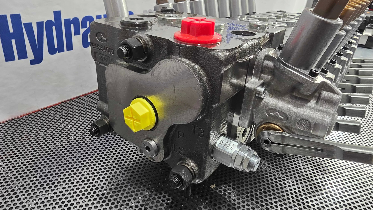 Proportional Valve Walvoil DPX160 combined with DPX100, 9 functions - Remolque forestal: foto 5 Proportional Valve Walvoil DPX160 combined with DPX100, 9 functions - Remolque forestal: foto 5