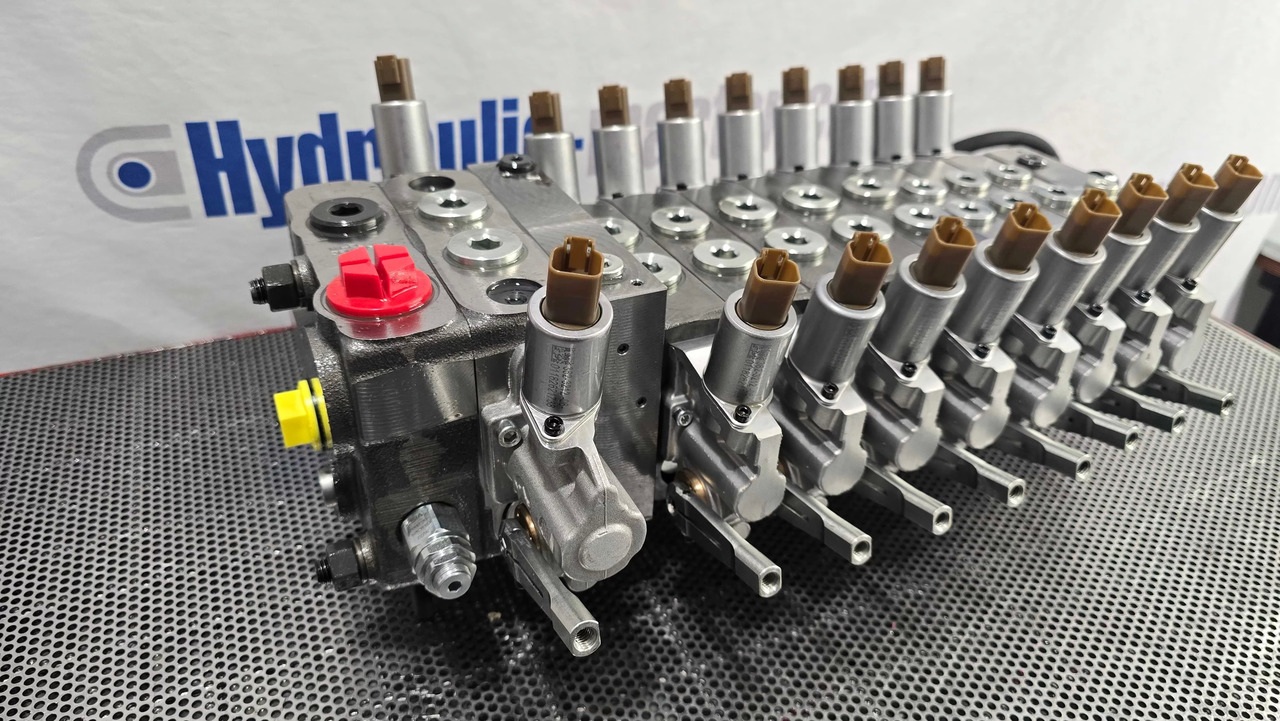 Proportional Valve Walvoil DPX160 combined with DPX100, 9 functions - Remolque forestal: foto 2 Proportional Valve Walvoil DPX160 combined with DPX100, 9 functions - Remolque forestal: foto 2