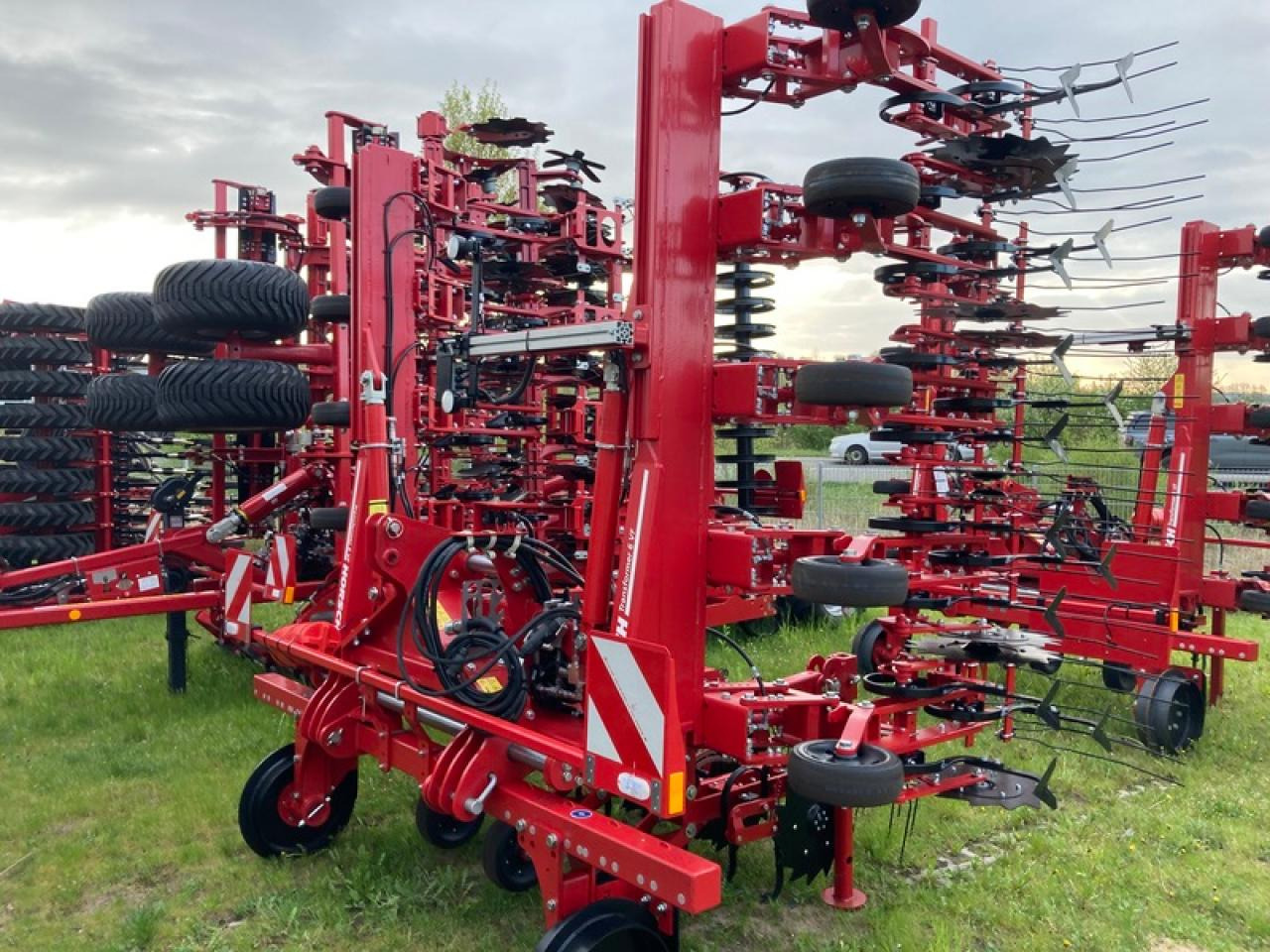 HORSCH TRANSFORMER 6 VF - Equipo para trabajo del suelo: foto 1 HORSCH TRANSFORMER 6 VF - Equipo para trabajo del suelo: foto 1