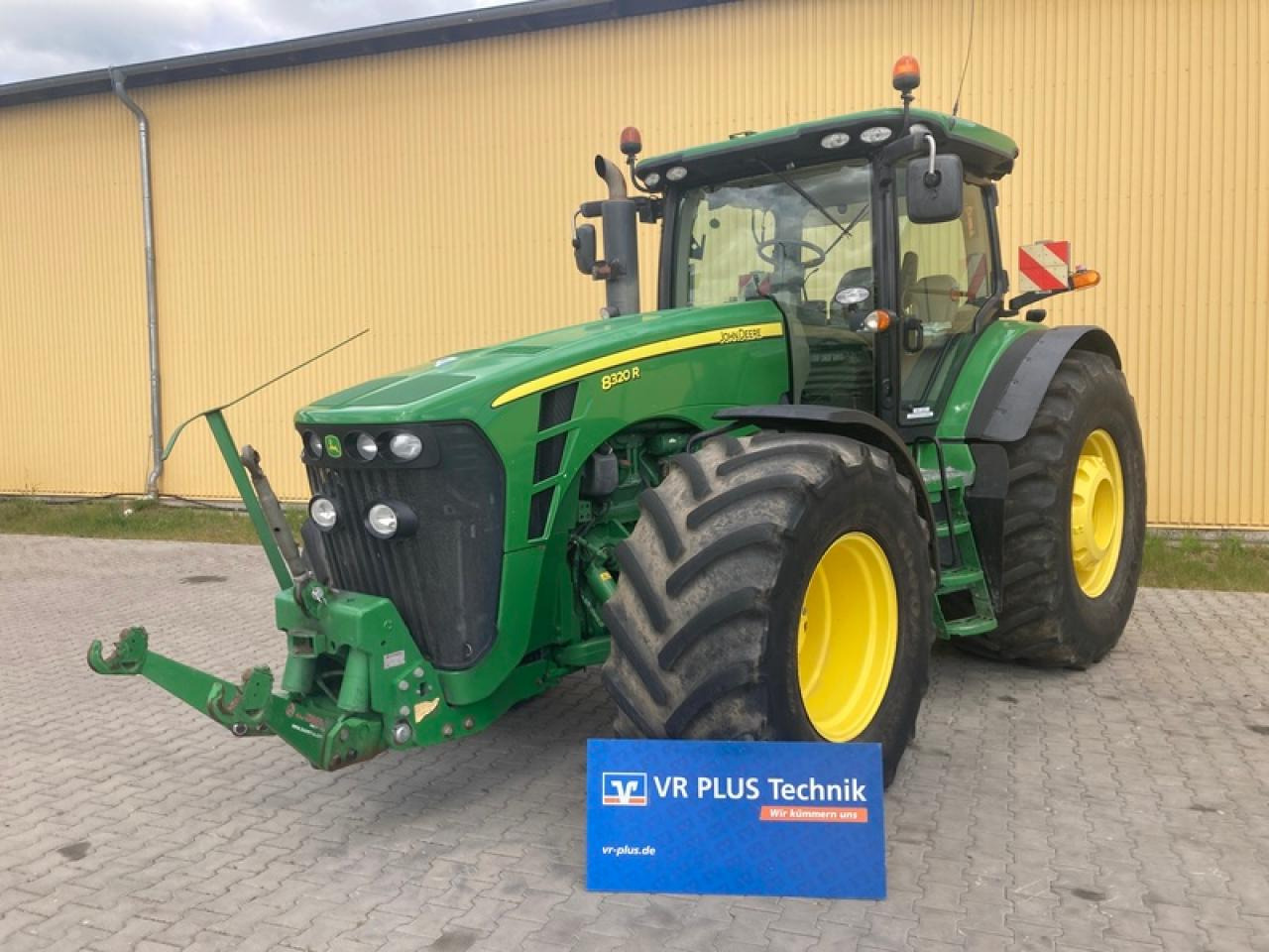 John Deere 8320 R AUTOPOWER - Tractor: foto 1 John Deere 8320 R AUTOPOWER - Tractor: foto 1