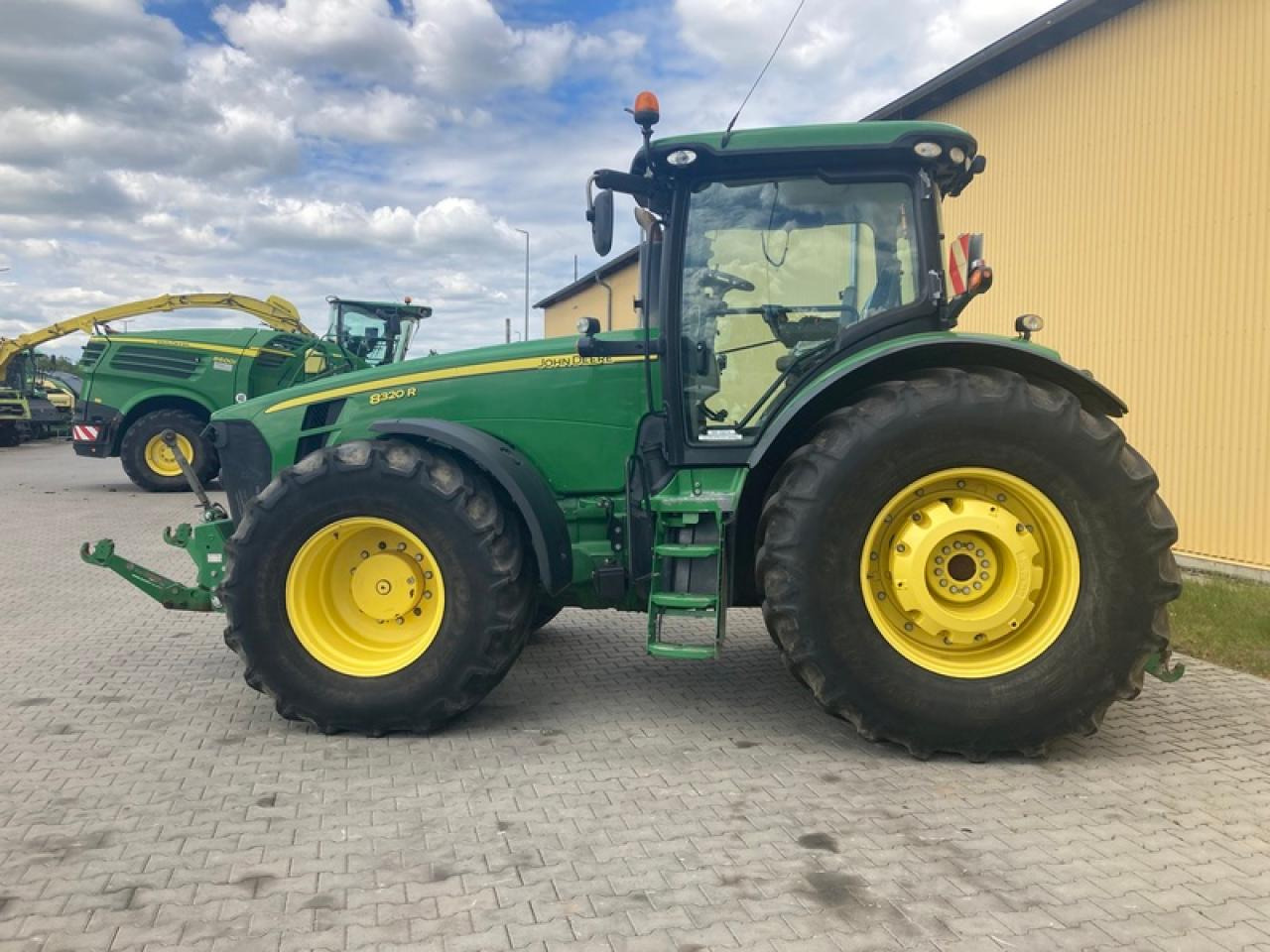John Deere 8320 R AUTOPOWER - Tractor: foto 2 John Deere 8320 R AUTOPOWER - Tractor: foto 2