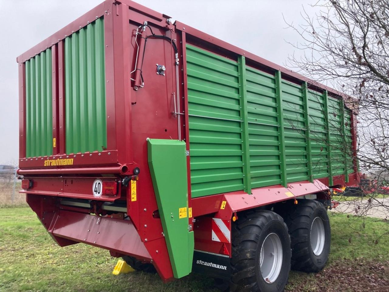 Strautmann GIGA 4602 DO - Remolque volquete agrícola: foto 4 Strautmann GIGA 4602 DO - Remolque volquete agrícola: foto 4