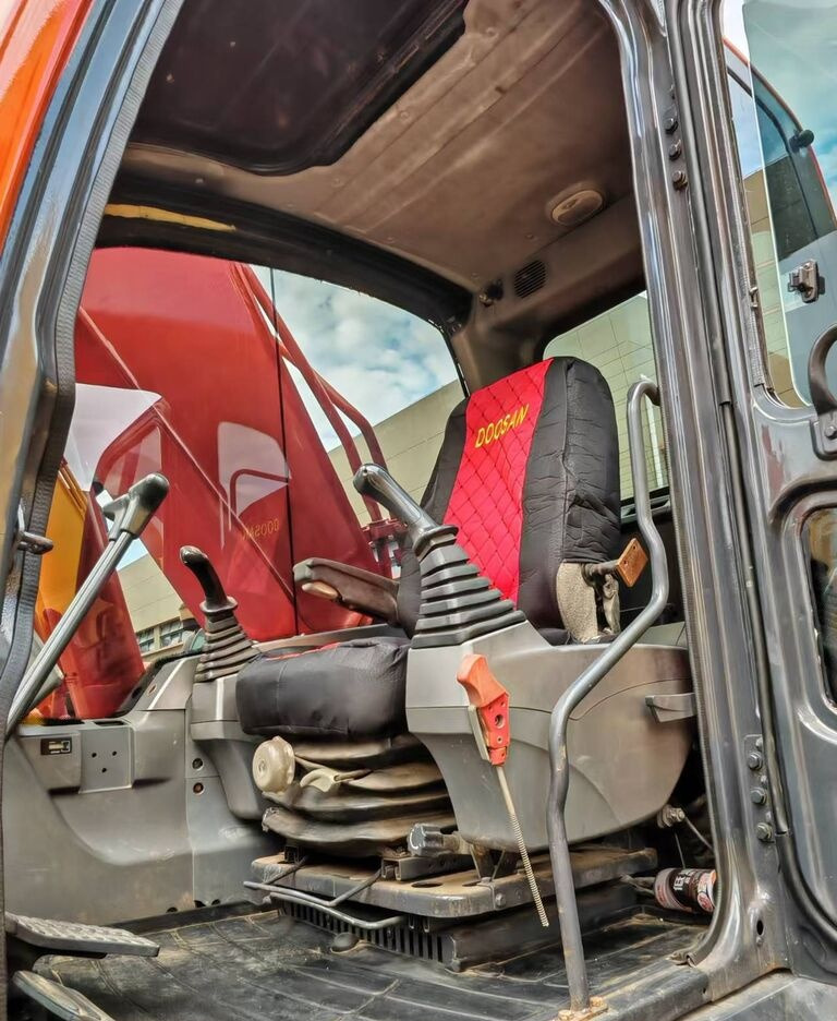 Doosan DX300LC - Excavadora de cadenas: foto 3 Doosan DX300LC - Excavadora de cadenas: foto 3