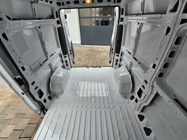 Furgón nuevo FIAT Ducato 35 140 L2H2 Klima Temp 260° Kamera PDC...: foto 29 Furgón nuevo FIAT Ducato 35 140 L2H2 Klima Temp 260° Kamera PDC...: foto 29