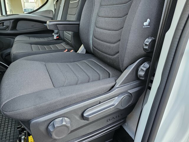 IVECO Daily 35S18 3.0 Koffer LBW Bär ACC LED sofort!... - Furgoneta: foto 3 IVECO Daily 35S18 3.0 Koffer LBW Bär ACC LED sofort!... - Furgoneta: foto 3