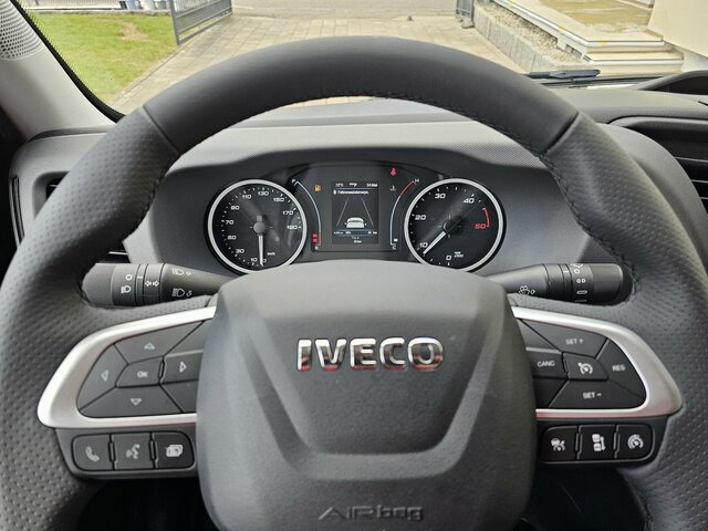 IVECO Daily 35S18HA8 3.0 Koffer Hi-Matic AHK Tacho... - Furgoneta: foto 5 IVECO Daily 35S18HA8 3.0 Koffer Hi-Matic AHK Tacho... - Furgoneta: foto 5