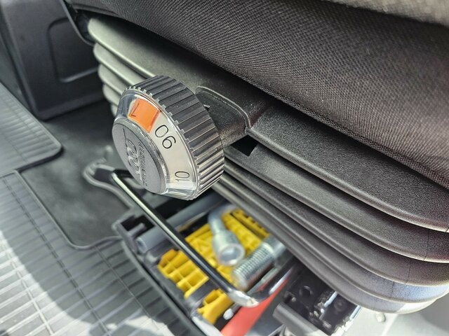 IVECO Daily 35S18HA8 3.0 Koffer Hi-Matic AHK Tacho... - Furgoneta: foto 2 IVECO Daily 35S18HA8 3.0 Koffer Hi-Matic AHK Tacho... - Furgoneta: foto 2