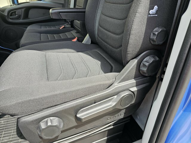 IVECO Daily 35S18HA8 3.0 Koffer Hi-Matic AHK Tacho... - Furgoneta: foto 3 IVECO Daily 35S18HA8 3.0 Koffer Hi-Matic AHK Tacho... - Furgoneta: foto 3