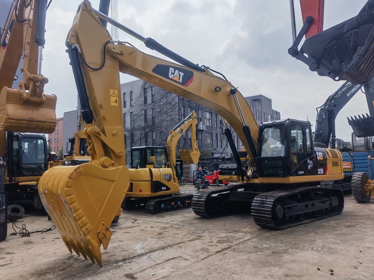 Cat325d excavators - Excavadora de cadenas: foto 4 Cat325d excavators - Excavadora de cadenas: foto 4