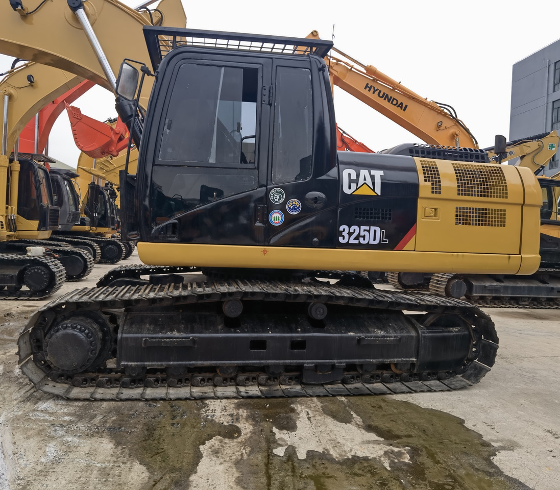 Excavators cat325DL - Excavadora de cadenas: foto 1 Excavators cat325DL - Excavadora de cadenas: foto 1