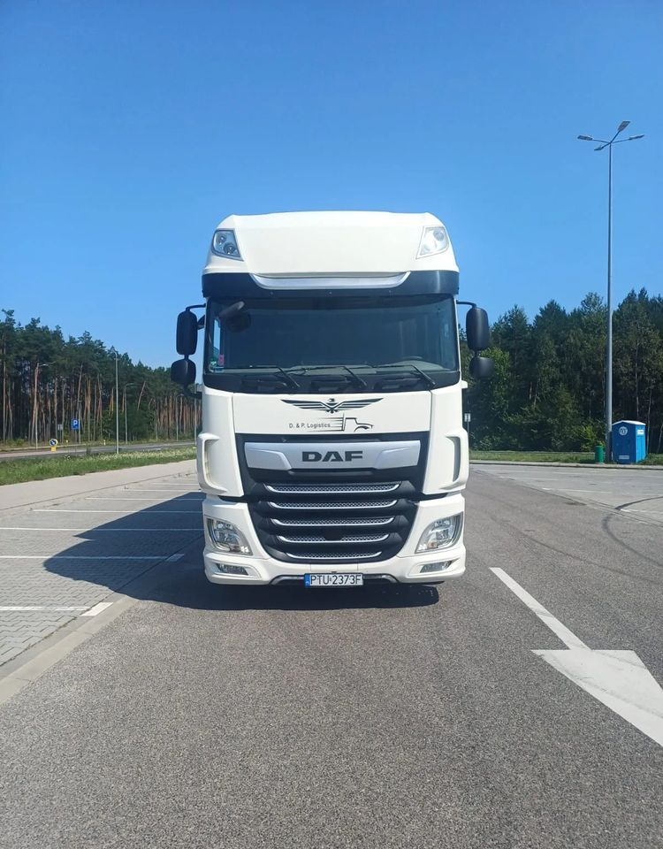 DAF XF 480 SUPER SPACE CAB / ZESTAW TANDEM PRZEJAZDOWY 120 M3 / SSC / ACC /EURO 6 - Camión lona: foto 4 DAF XF 480 SUPER SPACE CAB / ZESTAW TANDEM PRZEJAZDOWY 120 M3 / SSC / ACC /EURO 6 - Camión lona: foto 4