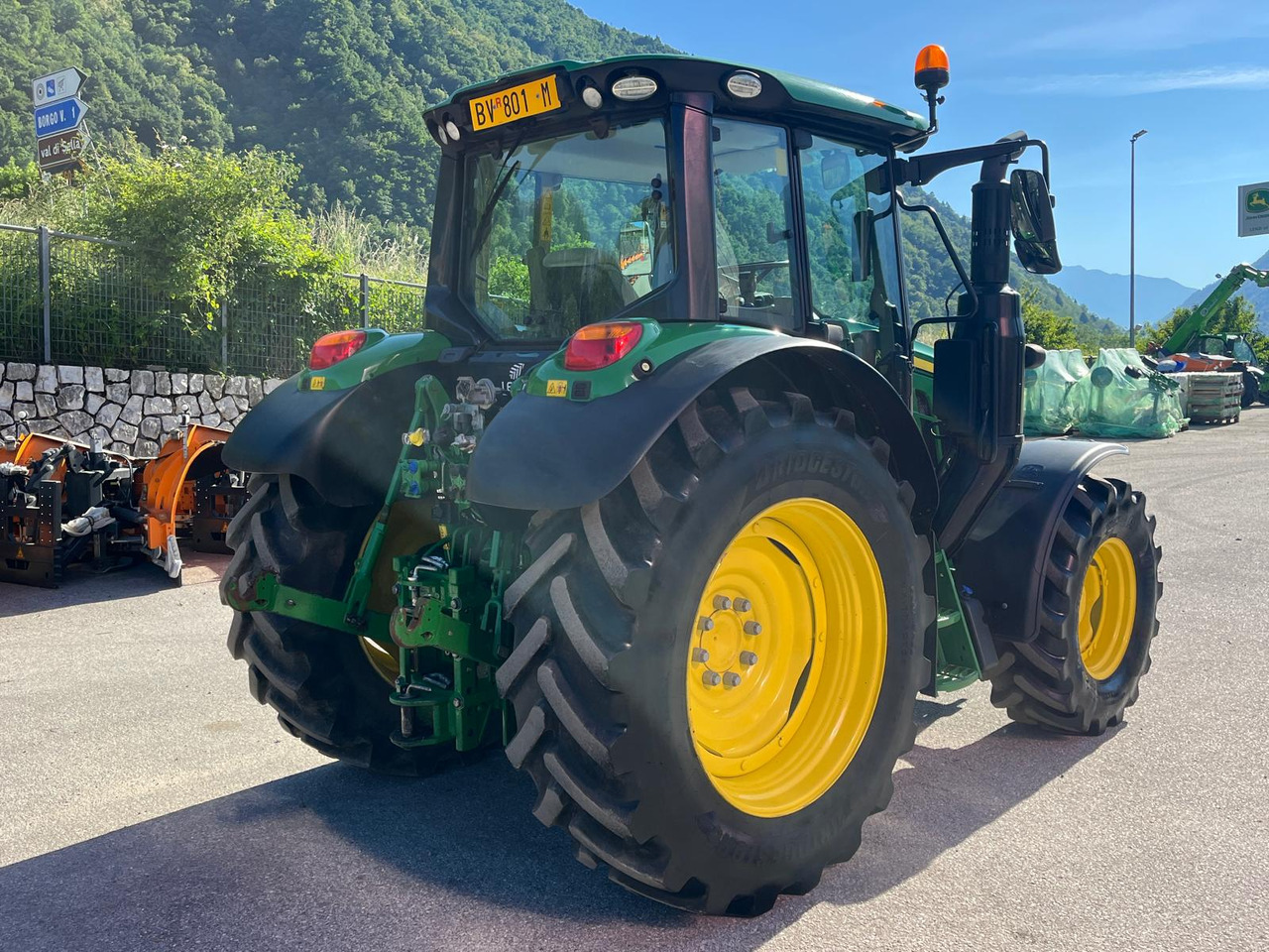 Tractor JOHN DEERE 6100M: foto 6