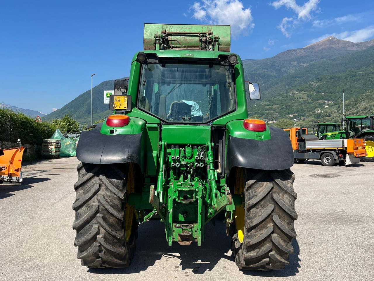 Tractor JOHN DEERE 6320: foto 11